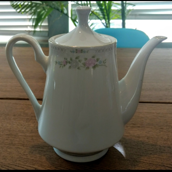 RARE Vintage Crown Ming Bird of Paradise Tea Pot🐦 - Picture 3 of 8